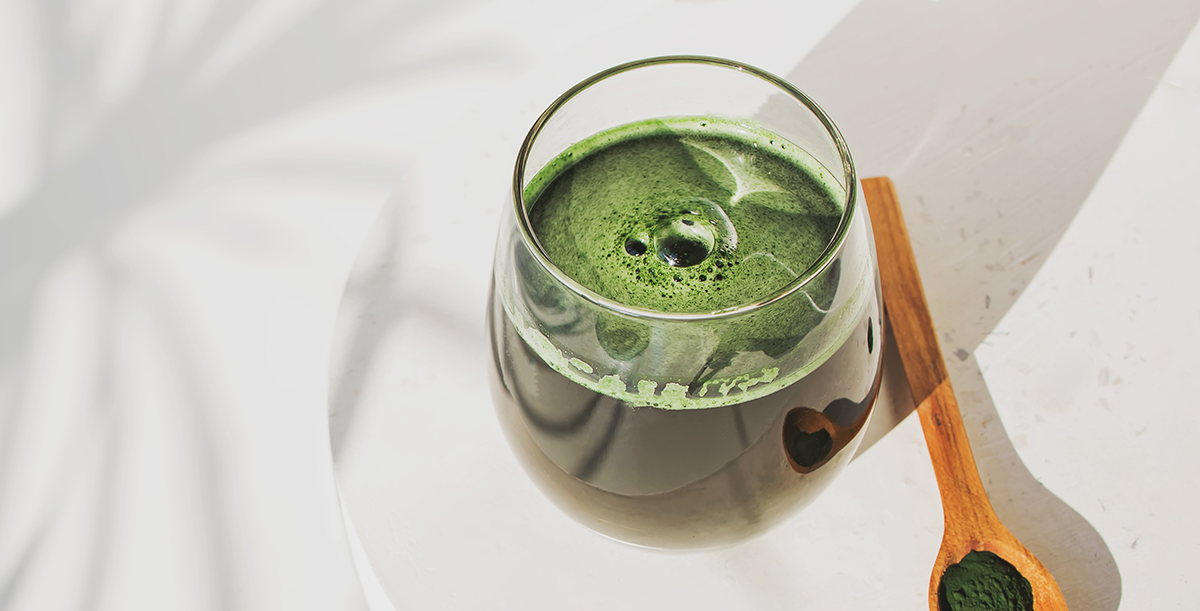 Green superfood drink with barley grass and spirulina